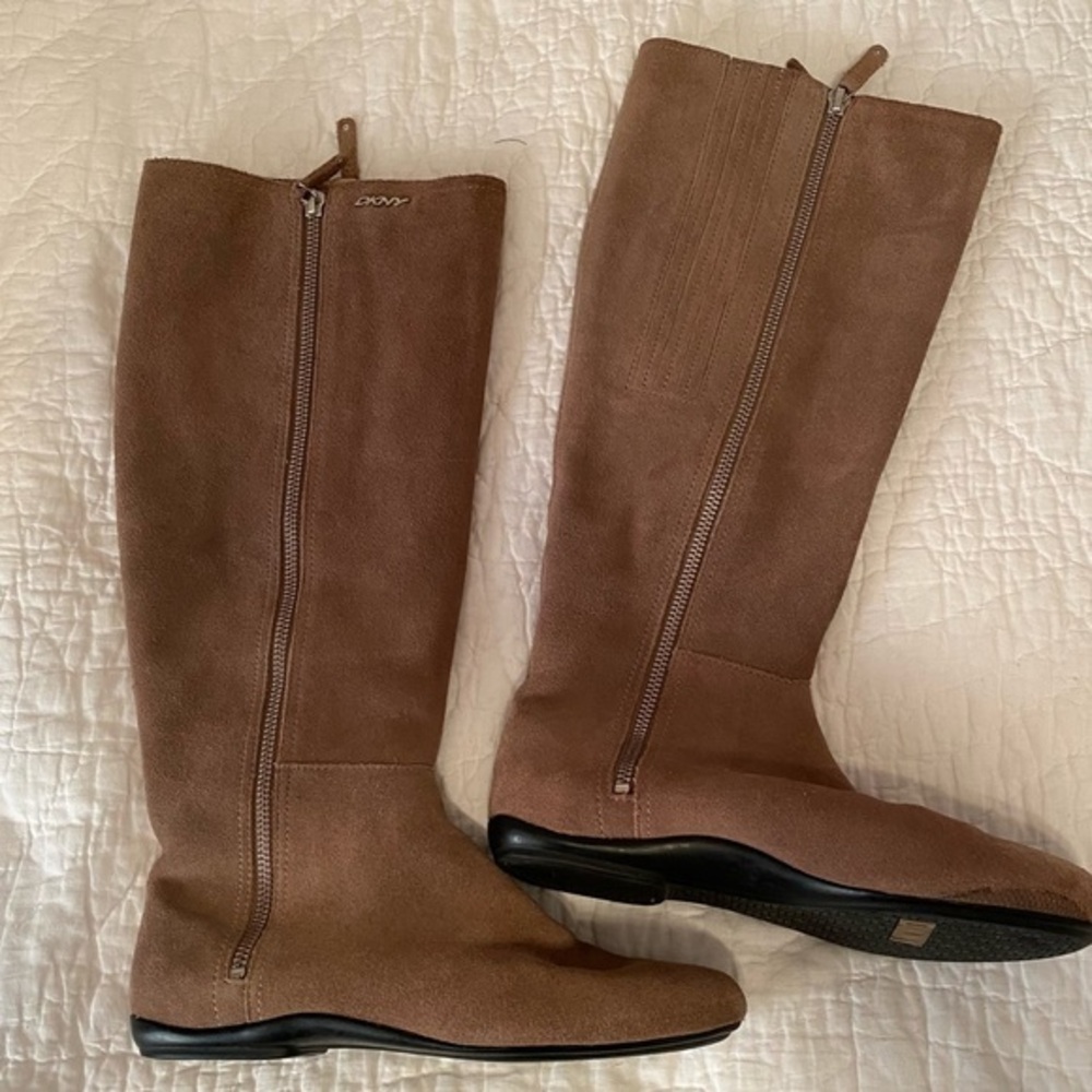 DKNY‎ Suede Boots